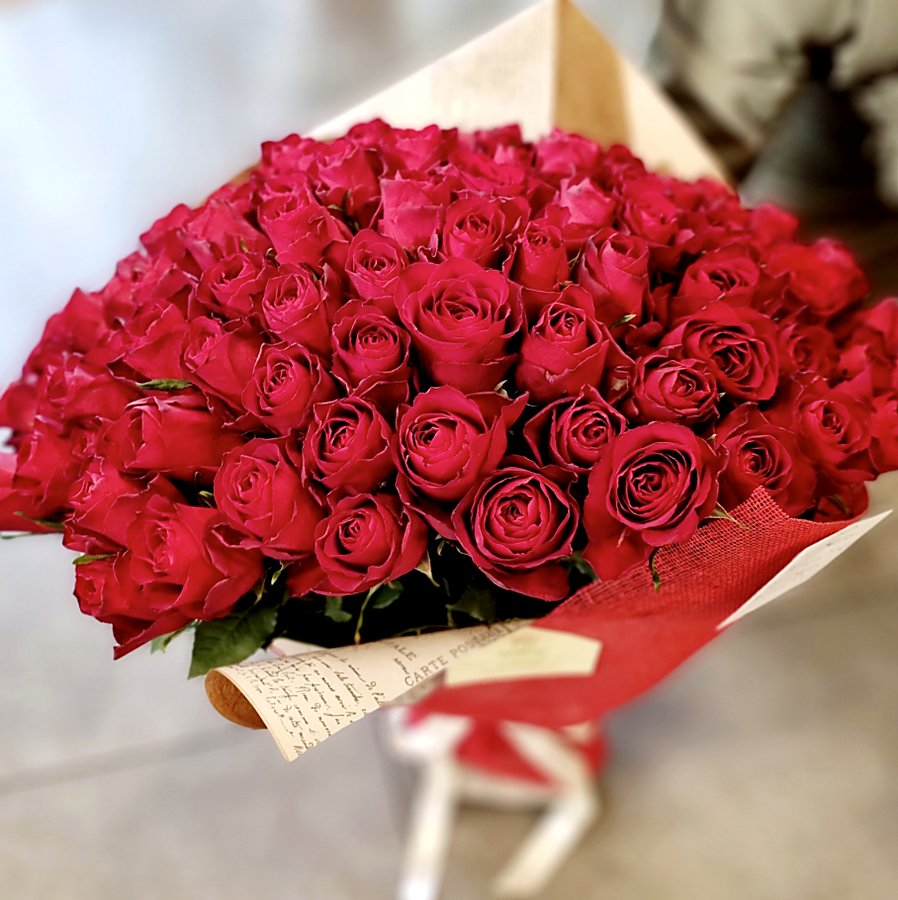 Bouquet a palla di rose rosse